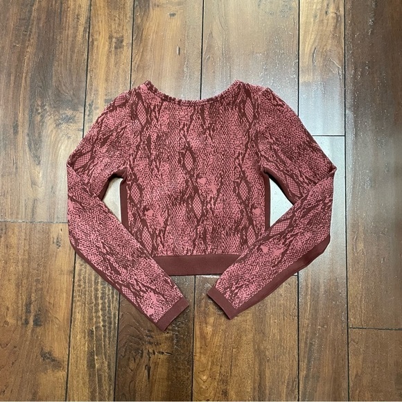 Fabletics Kamila Seamless Long Sleeve Cropped Workout Top Size XS - Picture 6 of 7